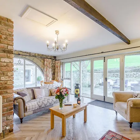بيت للعطل The Smithy - 13920 *